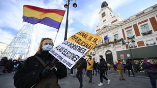 Un centenar de personas marchan en Madrid por la III República