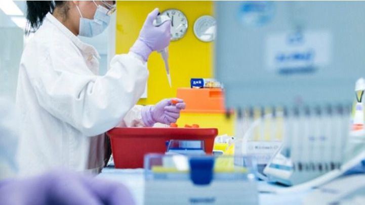 AstraZeneca y la Universidad de Oxford publican los resultados de su vacuna: es efectiva y segura