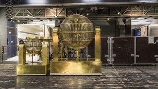 Los bombos del sorteo de la Lotería de Navidad llegan al Teatro Real