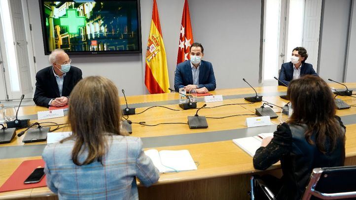 Reunión entre Ignacio Aguado y el Ministerio de Sanidad para dialogar sobre la realización de test covid en farmacias
