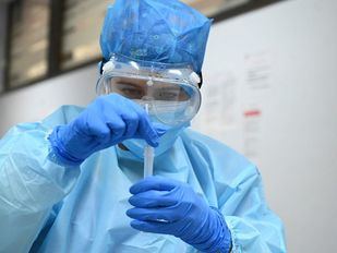 Siguen al alza los contagios y aumentan también los ingresos por coronavirus en la región