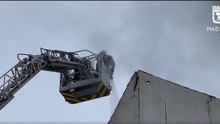 Arde sin heridos la cubierta de un edificio del Paseo de Extremadura