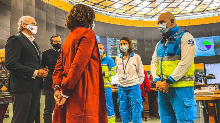 Los profesionales de los distintos servicios de seguridad y emergencias que trabajan en Emergencias 112 han recibido la visita de la presidenta regional