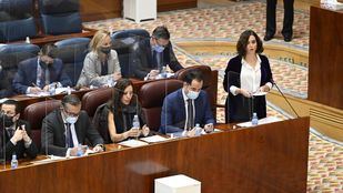 Ayuso culpa a Sánchez de la llegada de la cepa británica al entrar por el "coladero" de Barajas