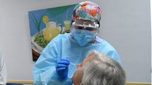 El Gobierno central estudiará que las mutuas hagan test de antígenos