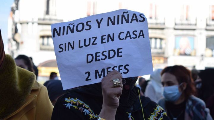 Concentración por los cortes de luz en la Cañada Real