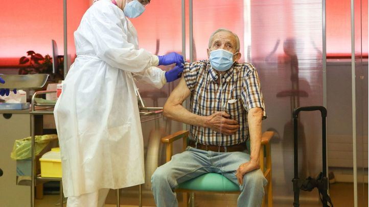 Nicanor, primer madrileño vacunado en la Comunidad