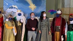 Los Reyes Magos llegan al Ayuntamiento de Madrid con una comitiva de 13 taxis