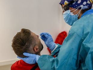 Ya son 16 los casos confirmados de la cepa británica del coronavirus en Madrid y 70 posibles en estudio