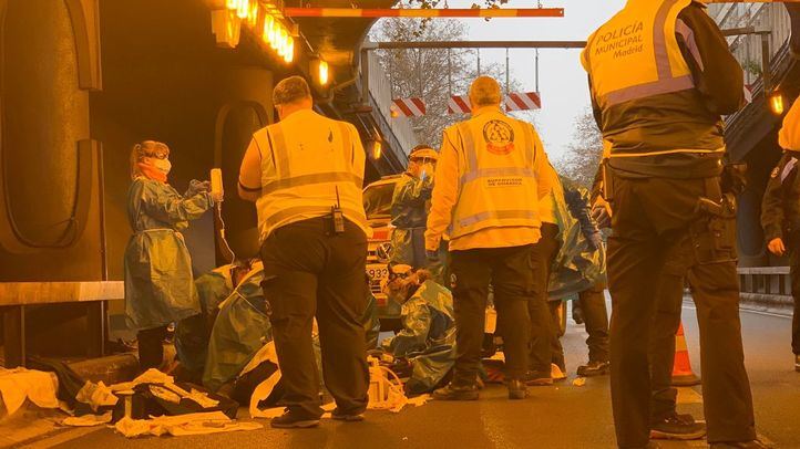 En estado crítico un motorista tras chocar contra un vehículo en el túnel de María de Molina