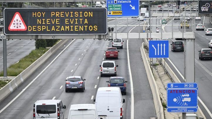 Carteles que anuncian la previsión de nieve