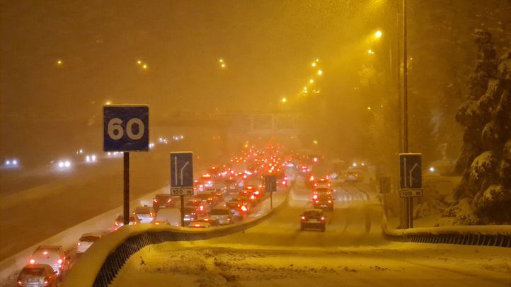 Cortes en la M-40, M-30 y otras vías de la región por la nieve