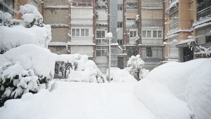 La nieve ha caído con fuerza en la capital
