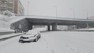 El Ayuntamiento insta a no recoger los coches abandonados en la M-30