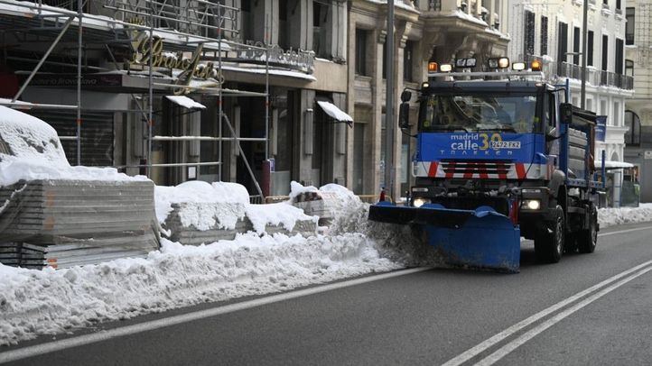 Madrid intenta recuperar la normalidad tras la intensa nevada de este sábado