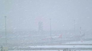 Barajas reabrirá esta tarde aunque de forma "muy gradual"