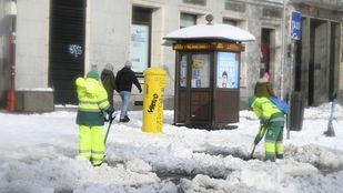 Estas son las calles cortadas y las vías limpias de nieve