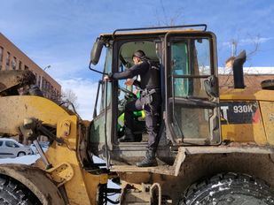 Policías nacionales salvan la vida en Vallecas a un hombre con Covid que se ahogaba
