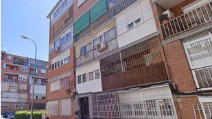 Fallece una mujer tras precipitarse desde un tercer piso cuando limpiaba una ventana en Aluche