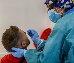 Catorce grandes municipios de la Comunidad superan la incidencia acumulada regional de casos Covid