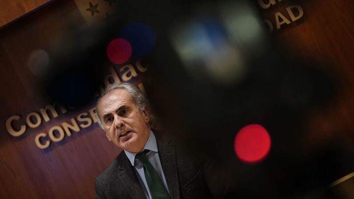 El consejero de Sanidad, Enrique Ruiz Escudero, tras anunciar que se prohiben las reuniones de no convivientes en domicilios