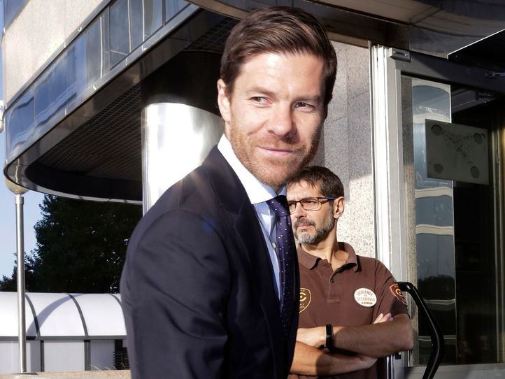 Xabi Alonso a la puerta de un juzgado