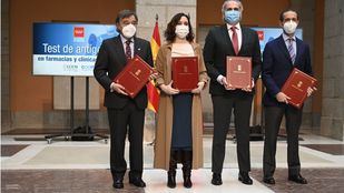 Díaz Ayuso firma los convenios para realizar test de antígenos gratis en farmacias y clínicas dentales