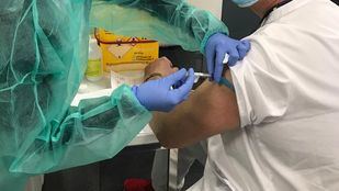 La Comunidad suspende la administración de la primera dosis de vacunación