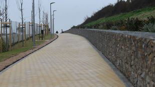 Los vecinos de Montecarmelo cuentan ya con un acceso a la estación de Paco de Lucía