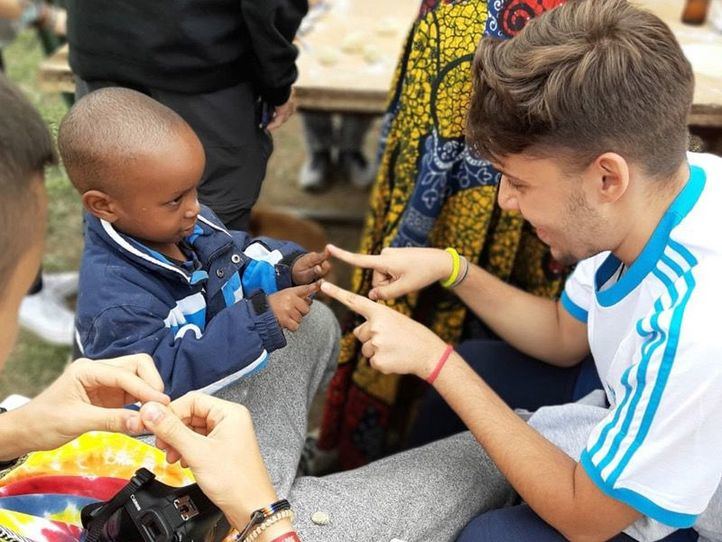 Ana Eseverri: 'El voluntariado ayuda a descubrir que nuestra visión del mundo es una milésima de la variedad cultural'