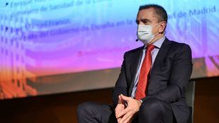 Franco se compromete con los vecinos a poner coto a las fiestas en pisos turísticos