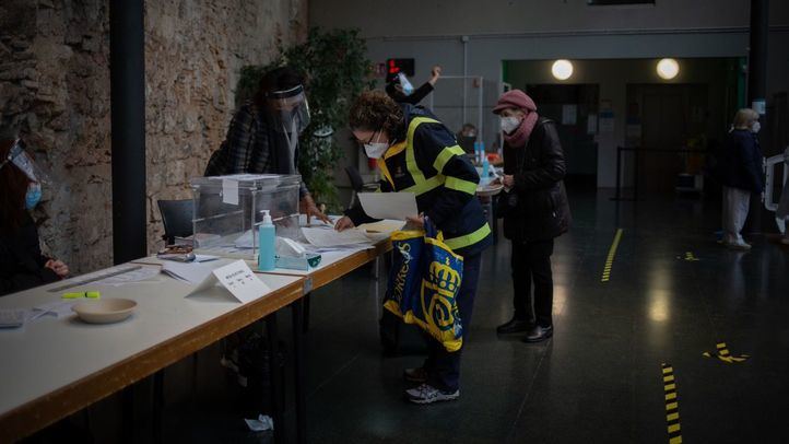 Los catalanes votan este 14F bajo estrictas medidas de seguridad por el coronavirus