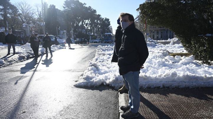 El alcalde de Madrid, José Luis Martínez-Almeida, visita el parque de El Retiro para comprobar los desperfectos ocasionados por el temporal ´Filomena´