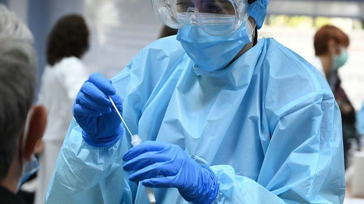 Los nuevos contagios por Covid en Madrid mantienen su tendencia a la baja