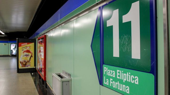 Cartel de la línea 11 de Plaza Elíptica.