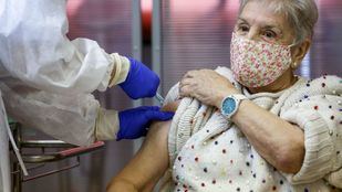 Los casos por Covid-19 en residencias caen más de un 86% tras la vacunación