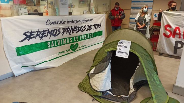 Un encierro en la Gerencia de Atención Primaria reclama la reapertura de los SUAP