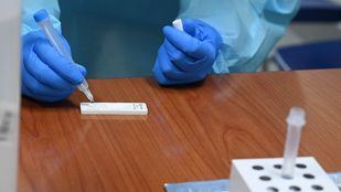 Los test de antígenos llegan a cinco nuevas zonas básicas de salud esta semana