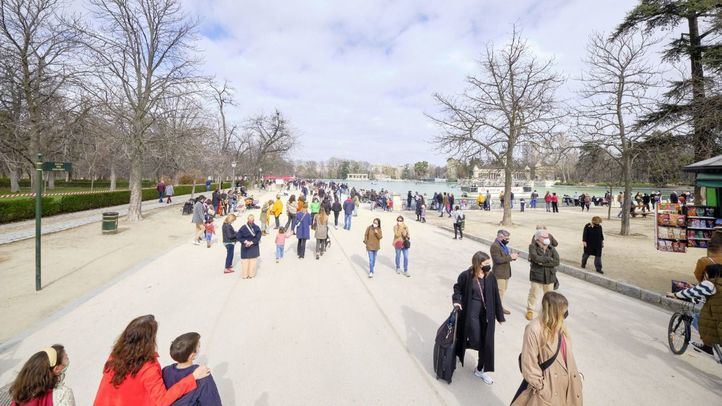 Primer domingo de apertura del Parque de El Retiro tras el cierre por la borrasca Filomena