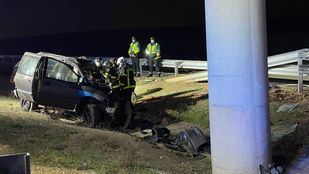 Fallece tras chocar con su coche contra un pilar en la carretera R-2