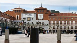 Torrejón guarda un minuto de silencio para condenar el asesinato machista de una vecina