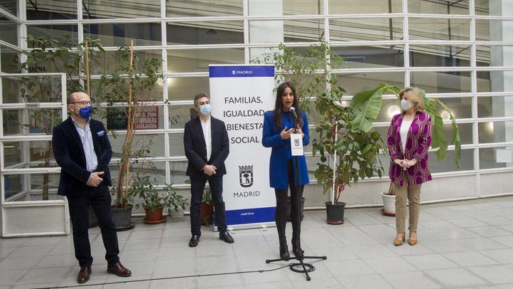 La vicealcaldesa, Begoña Villacís, presenta el refuerzo de Servicios Sociales para 2021, junto a los delegados Pepe Aniorte y Engracia Hidalgo y el concejal de Centro José Fernández.