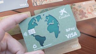 CaixaBank sustituirá el plástico por materiales reciclados en la emisión de nuevas tarjetas