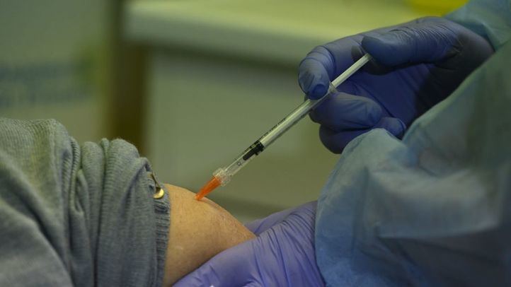 Comienza la vacunación en domicilios a grandes dependientes de Madrid