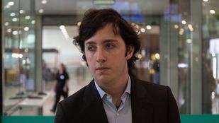 'El pequeño Nicolás', agredido por tres jóvenes al negarse a tomarse una foto con ellos