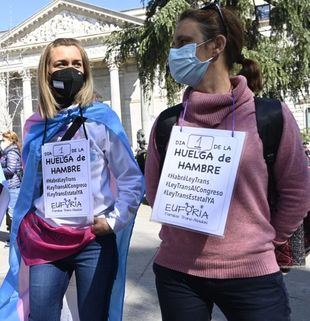 Activistas trans inician una huelga de hambre ante el "bloqueo" de su ley