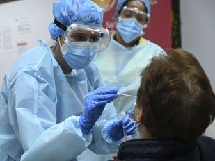 La Comunidad mantiene la tendencia a la baja en la cifra de nuevos positivos Covid