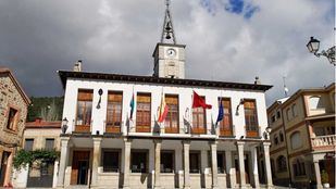 Pueblos de la Sierra alertan del "colapso" de visitantes que esperan en el puente