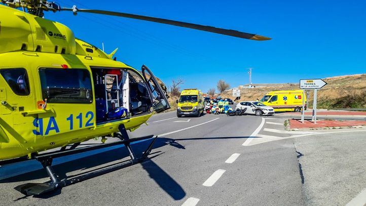 Trasladado grave en helicóptero un motorista de 45 años tras chocar con un coche en Loeches