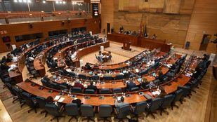 La oposición tacha de "error" la decisión del TSJM mientras Ayuso defiende las elecciones